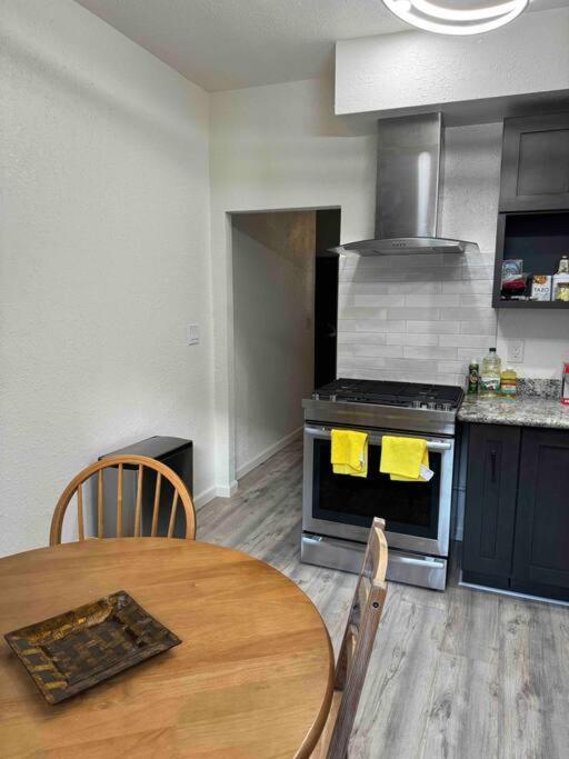 Bumblebee House Apartment Oakland Exterior photo