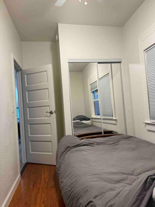 Bumblebee House Apartment Oakland Exterior photo