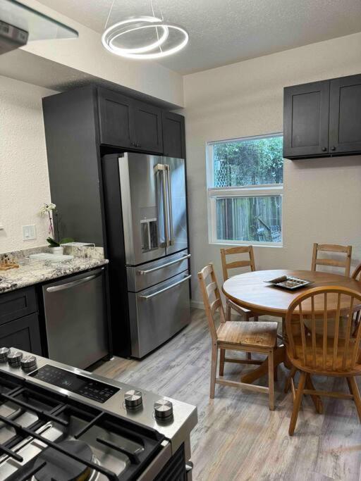 Bumblebee House Apartment Oakland Exterior photo