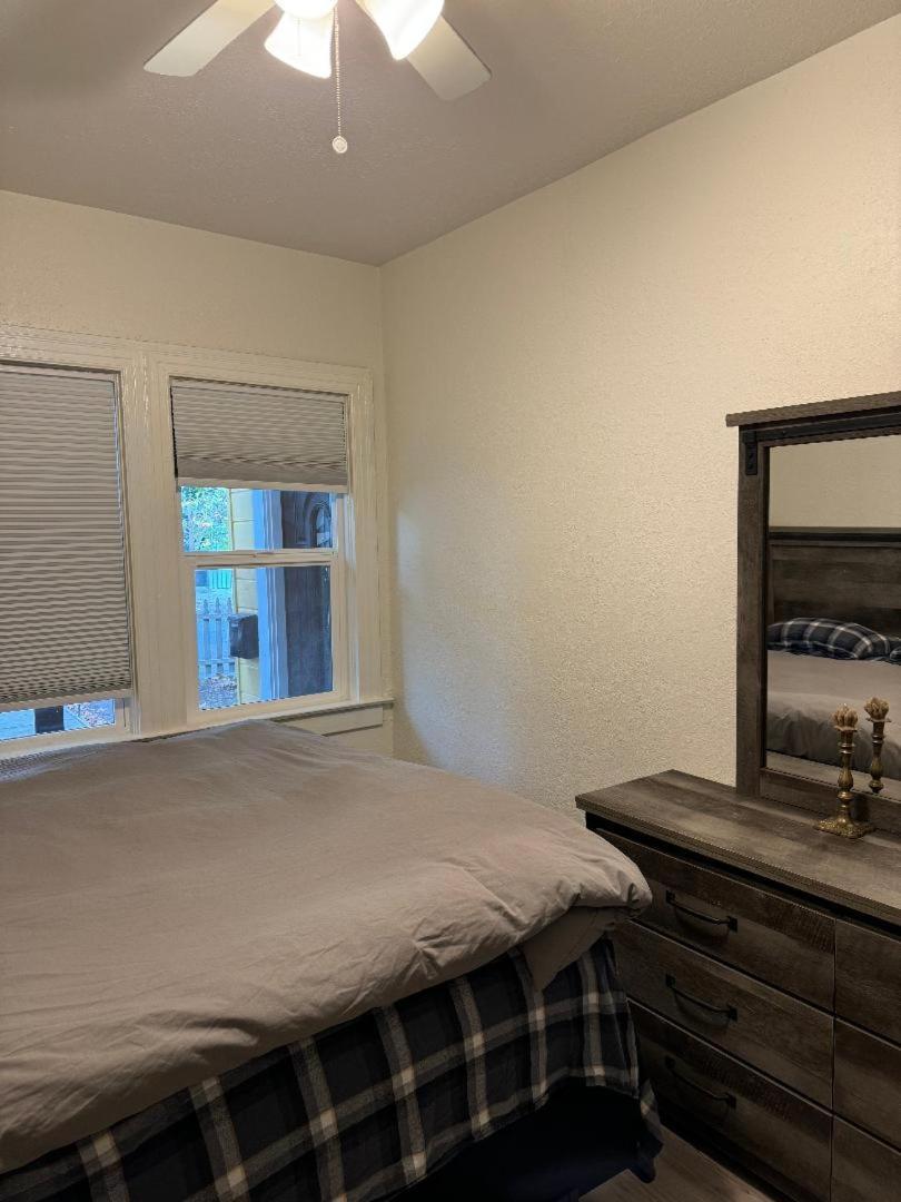 Bumblebee House Apartment Oakland Exterior photo